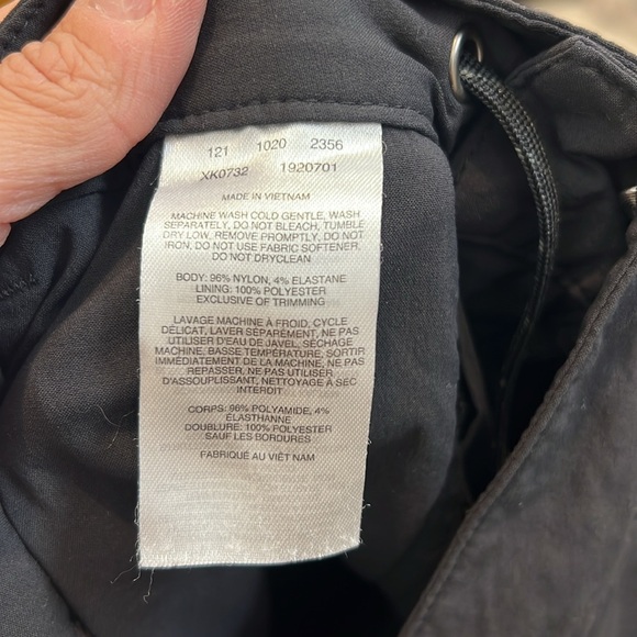 Columbia Black Cargo Pants with Tapered Elastic Cuffs size 2. - Picture 7 of 8